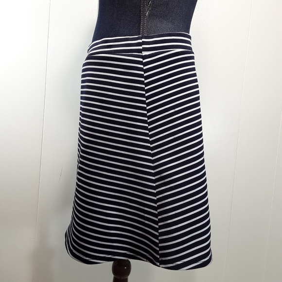 Ultra Teeze striped stretchy skirt size small - Picture 4 of 6